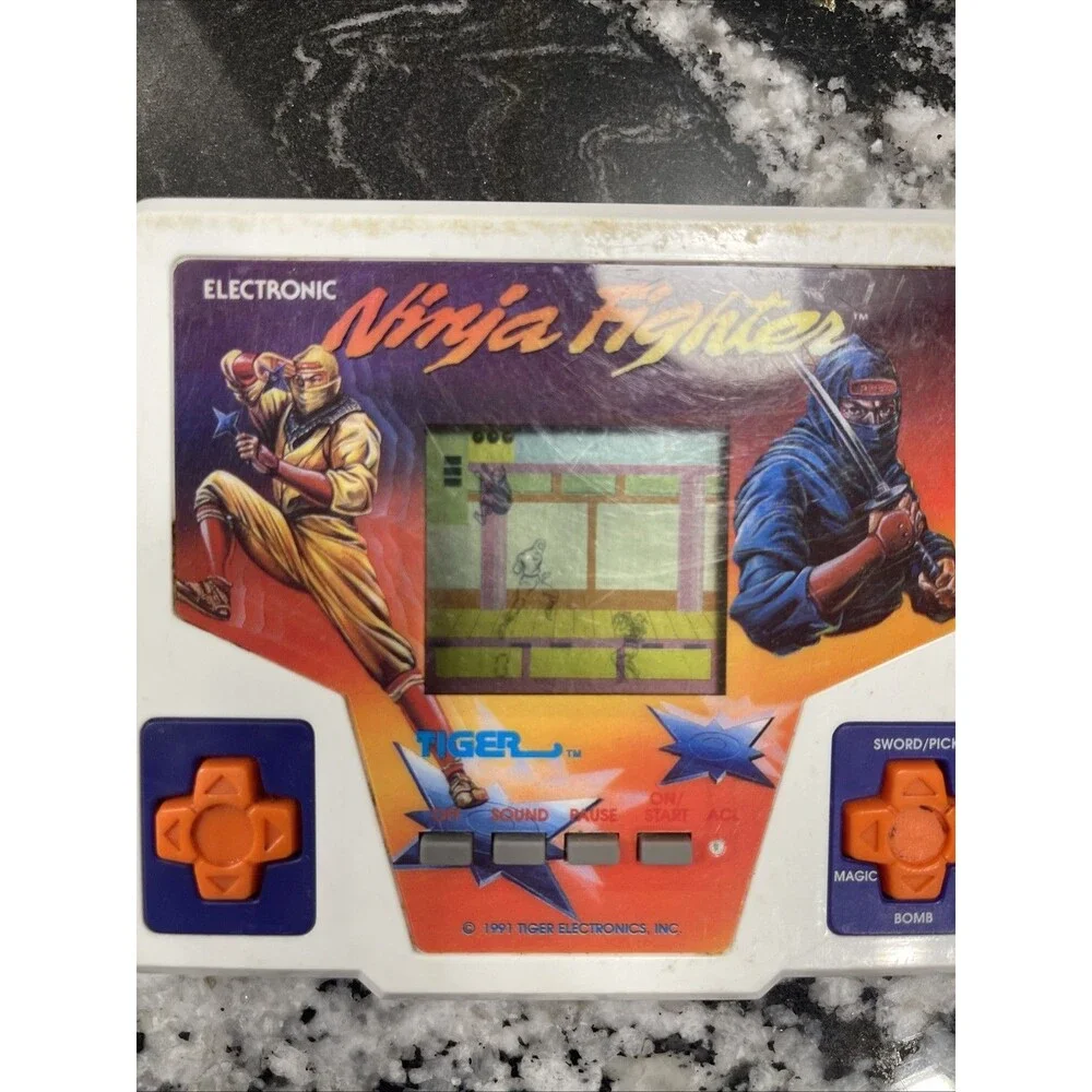 Tiger Electronics Ninja Fighter Handheld LCD Electronic Game 1991 Tested Working